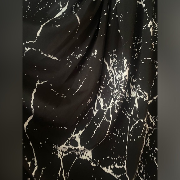 Black & White Kenneth Cole Marble print halter dress w/chain straps, NWT, sz M - Picture 8 of 8